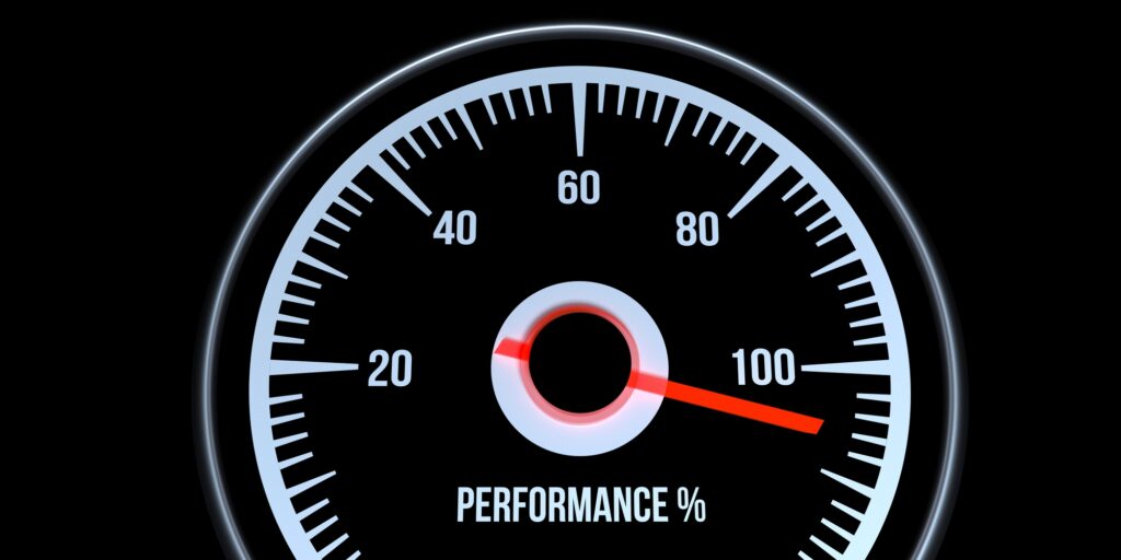 Bild einer Auto-Geschwindigkeitsanzeige für die Performance in Prozent. Die Nadel steht bei 130